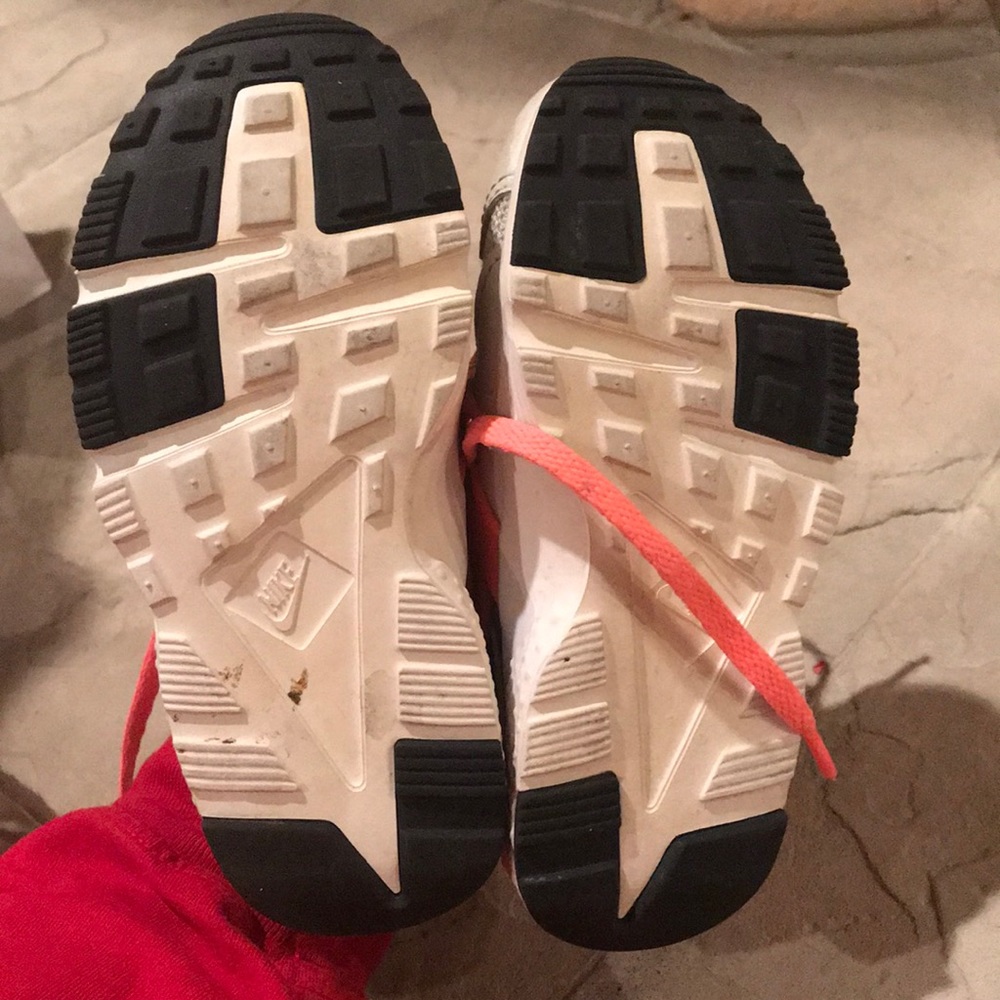 Kids Nikes - Picture 3 of 3